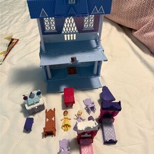 Frozen Dollhouse with Elsa and Anna and their Accessories - pop up dollhouse
